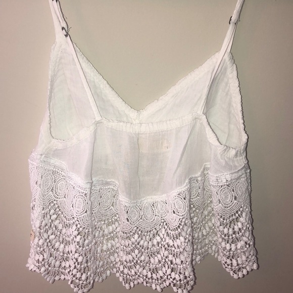 Cropped Lacy Hollister Tank - Picture 2 of 2